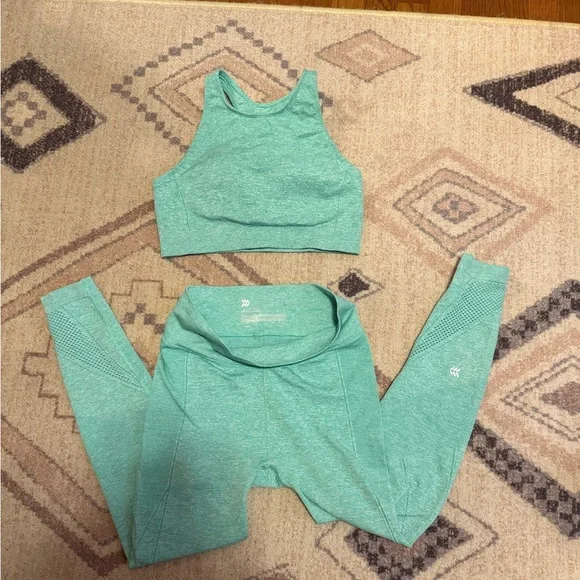 All in Motion Target work out athletic set mint green - Picture 2 of 7